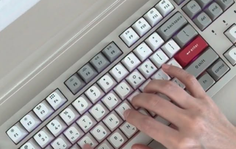 레트로 키보드로 완성한 데스크 셋업, 키크론 K10 PRO MAX