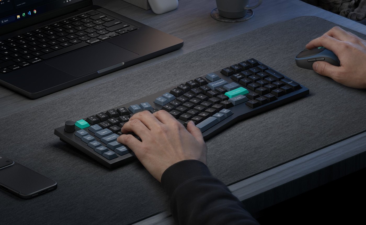 Keychron B39 — 노트북과 함께 쓰는 데스크 셋업