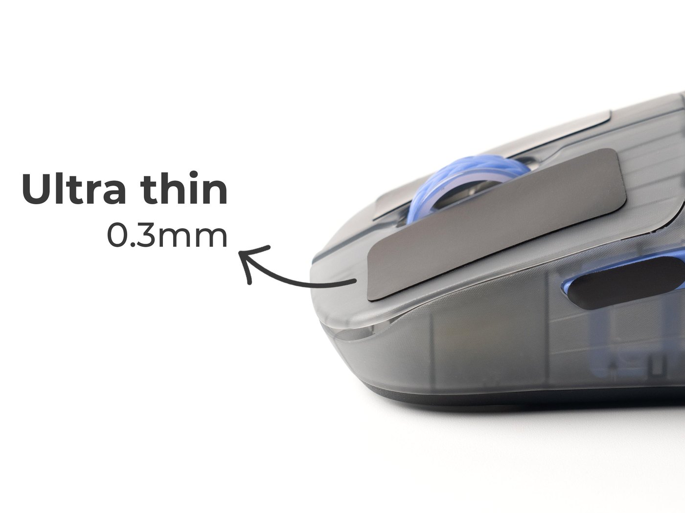 마우스 곡면을 따라 밀착된 0.3mm 두께의 그립 테이프