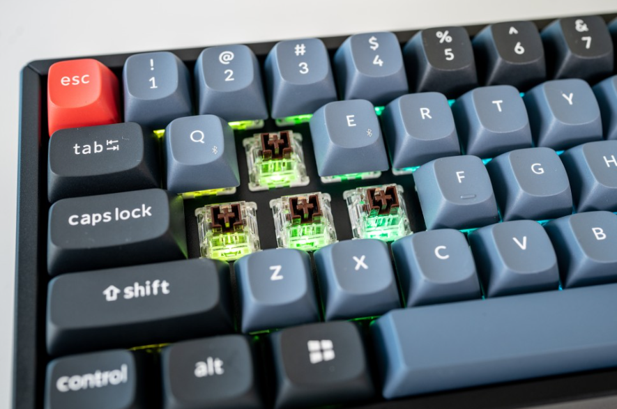 다양한 커스텀이 가능한 키크론 K6 PRO 무선 커스텀 기계식 키보드 갈축 사용기