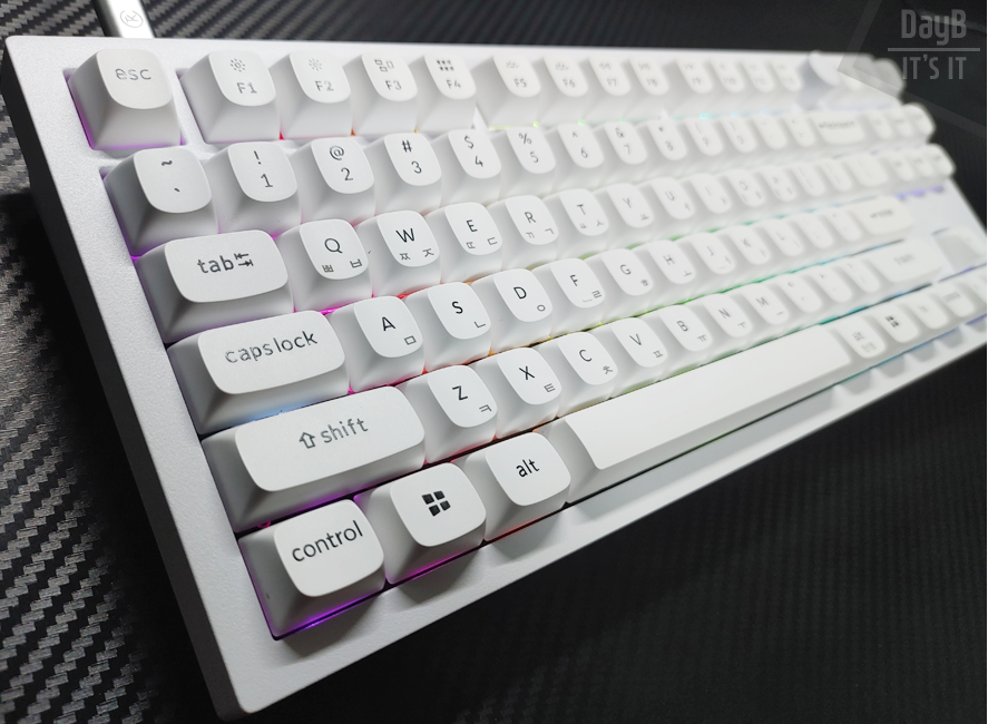키크론 Q3 White 적축 기계식 키보드를 입문용 커스텀 키보드로 추천 하는 이유