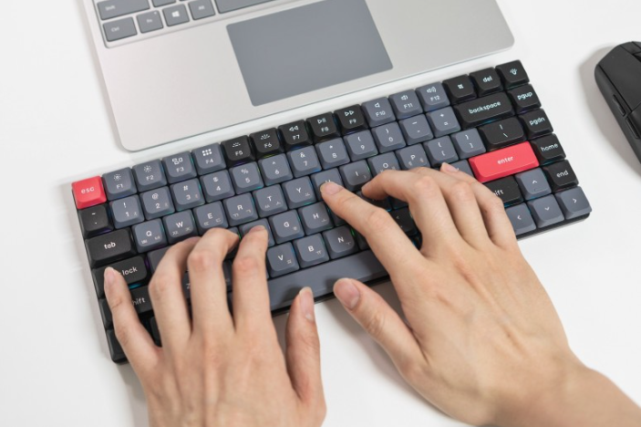 슬림한 무선 기계식키보드 키크론 K3 PRO 갈축