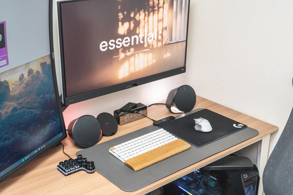 깔끔 화이트색상의 가장 얇은 기계식키보드 키크론 K3 Retro