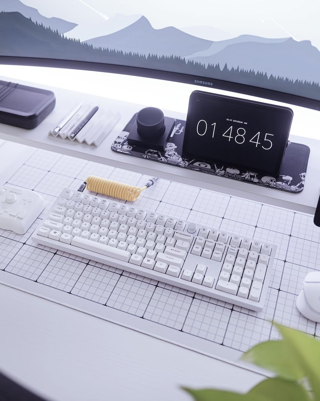 화이트 키보드로 깔 맞춤