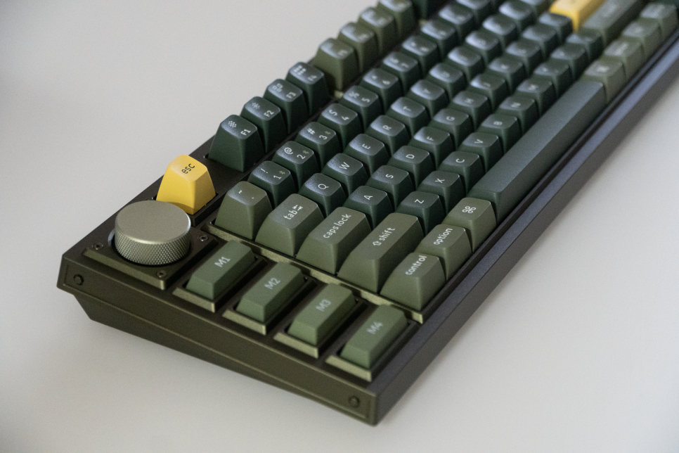 매크로와 결합한 유무선 풀알루미늄 키보드 키크론 Q3 Pro Knob