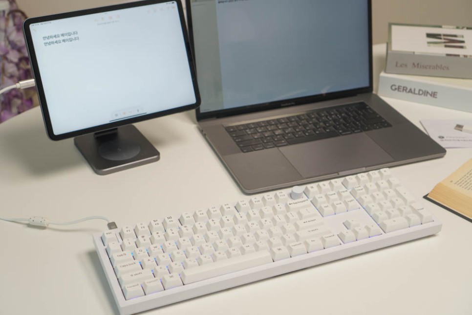 커스텀 기계식 키보드 갈축 키크론 Q6 노브 화이트 디자인까지 완벽해