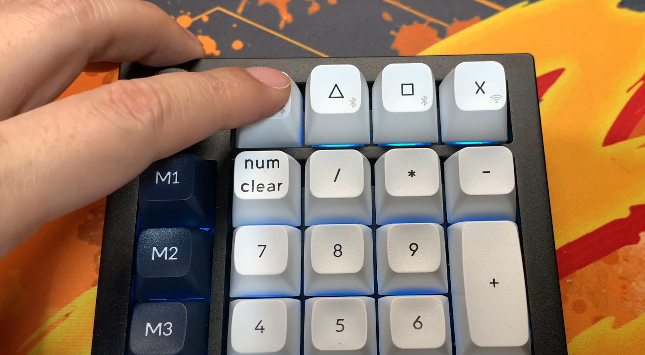 노트북과 텐키리스 키보드의 2% 부족함을 넘치도록 메워주는 넘버 키패드 - 키크론 Q0 Max