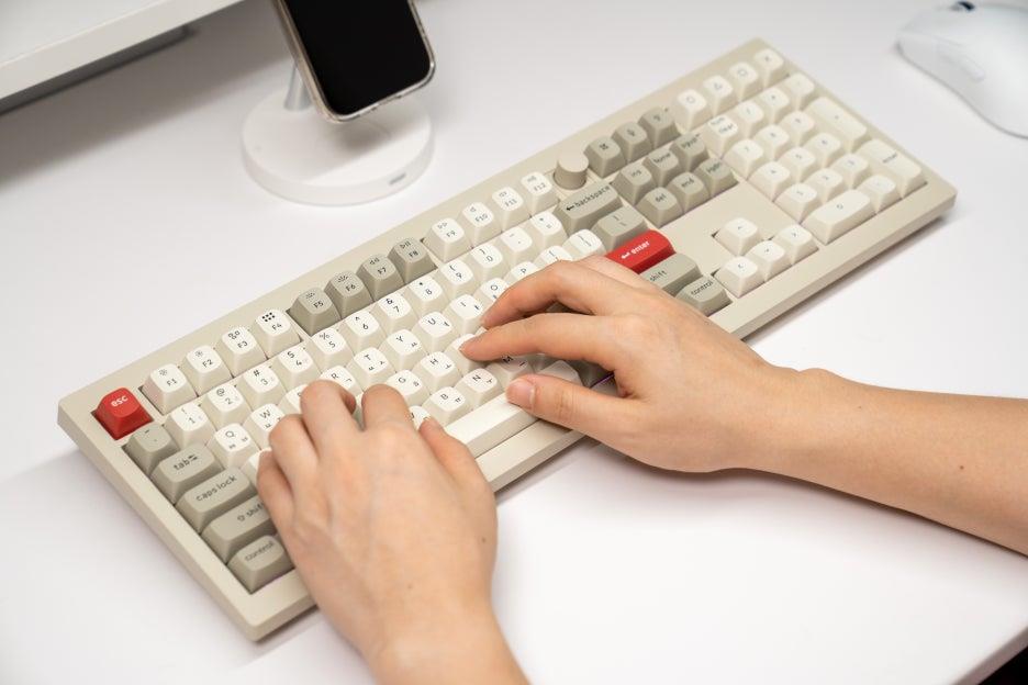 애플 무선 키보드 키크론 V6 PRO MAX 저소음 스위치로 사무실용 딱!